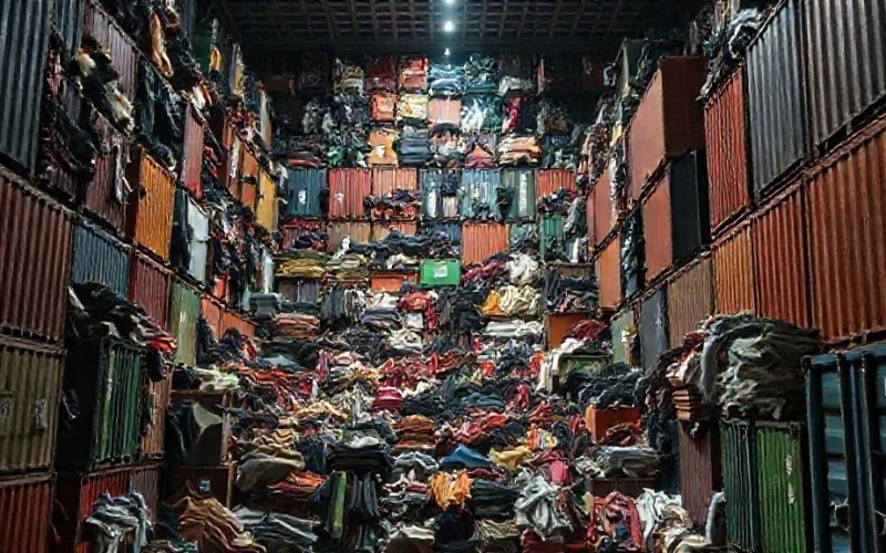 Container de roupas usadas importadas: veja como funciona